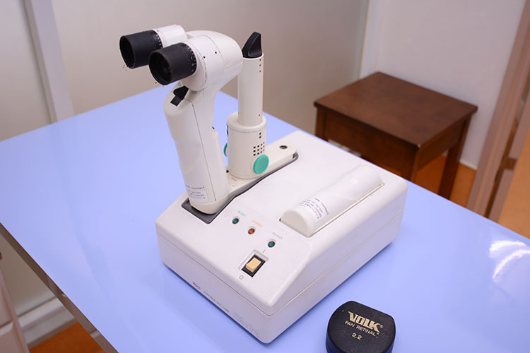 眼科検査機器（スリットランプ）